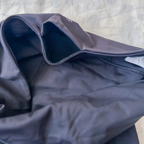 Athleta Ultimate Stash Capri Leggings (Size: L) - Picture 6 of 15